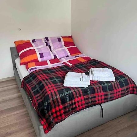 Ferienwohnung Outletcity Metzingen メッツィンゲン エクステリア 写真