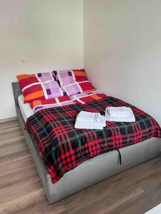 Ferienwohnung Outletcity Metzingen メッツィンゲン エクステリア 写真