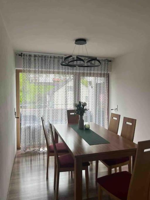 Ferienwohnung Outletcity Metzingen メッツィンゲン エクステリア 写真