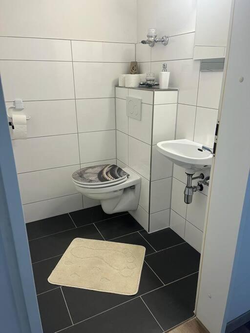 Ferienwohnung Outletcity Metzingen メッツィンゲン エクステリア 写真
