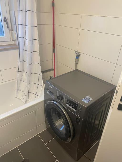 Ferienwohnung Outletcity Metzingen メッツィンゲン エクステリア 写真